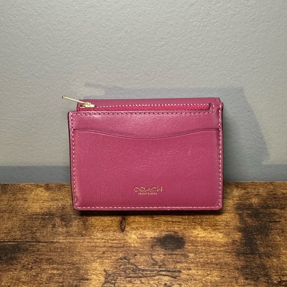 Coach Essential Card Holder Wallet - Picture 2 of 15